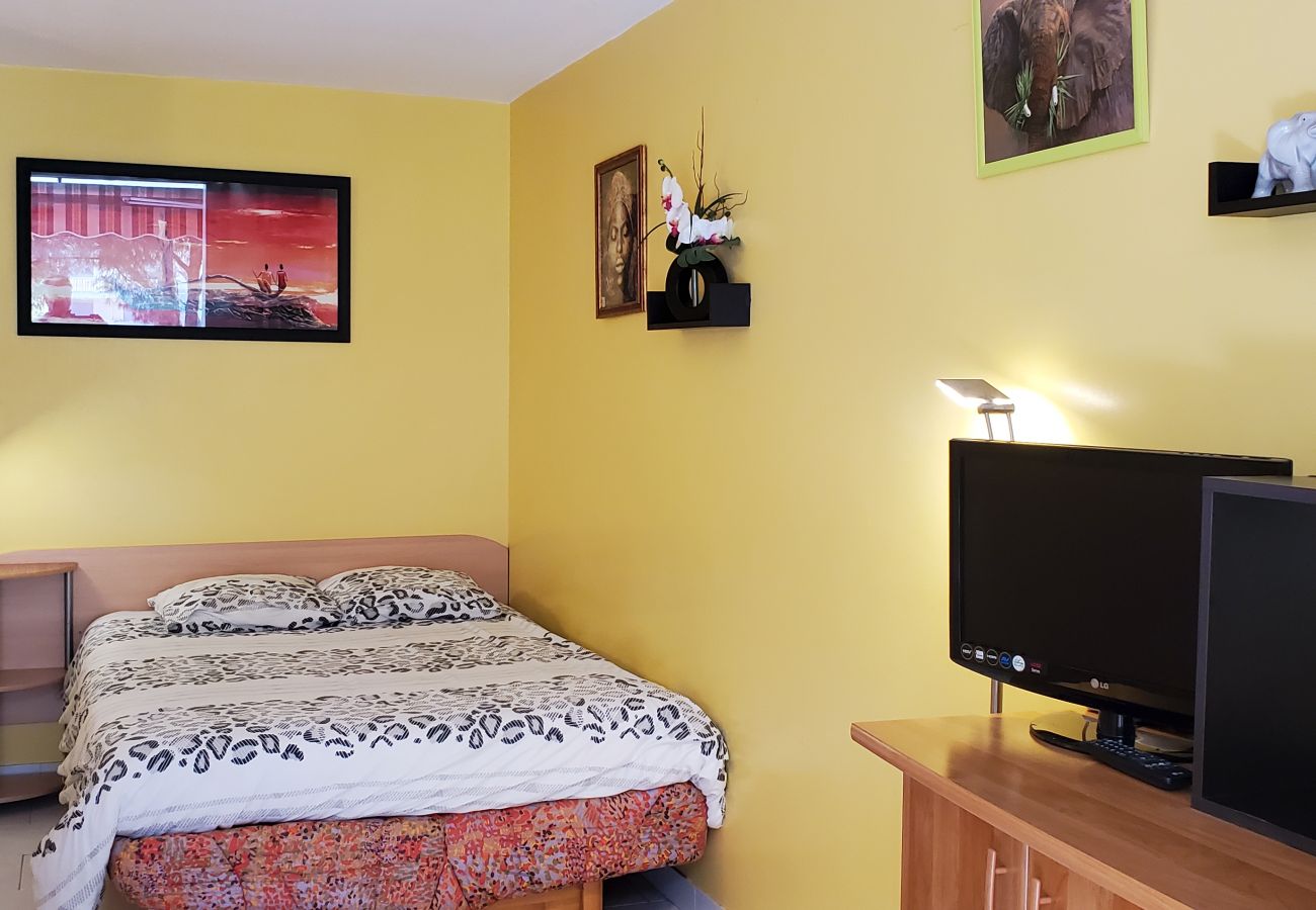 Estudio en Fréjus - Fréjus Plage, LA MIOUGRANO, estudio 25m2, 2 adultos, 2 niños, a 300m de las playas, piscina y balcón