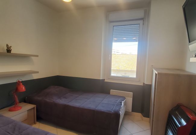 Apartamento en Fréjus - Vista al mar y a 50 m de las playas, apartamento de 3 habitaciones en el 1er piso de una villa, con aire acondicionado y una hermosa terraza para 4 personas privilegiadas Apartamento en Fréjus - Vista al mar y a 50 m de las playas, apartamento de 3 habitaciones en el 1er piso de una villa, con aire acondicionado y una hermosa terraza para 4 personas privilegiadas