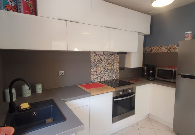 Apartamento en Fréjus - Vista al mar y a 50 m de las playas, apartamento de 3 habitaciones en el 1er piso de una villa, con aire acondicionado y una hermosa terraza para 4 personas privilegiadas Apartamento en Fréjus - Vista al mar y a 50 m de las playas, apartamento de 3 habitaciones en el 1er piso de una villa, con aire acondicionado y una hermosa terraza para 4 personas privilegiadas