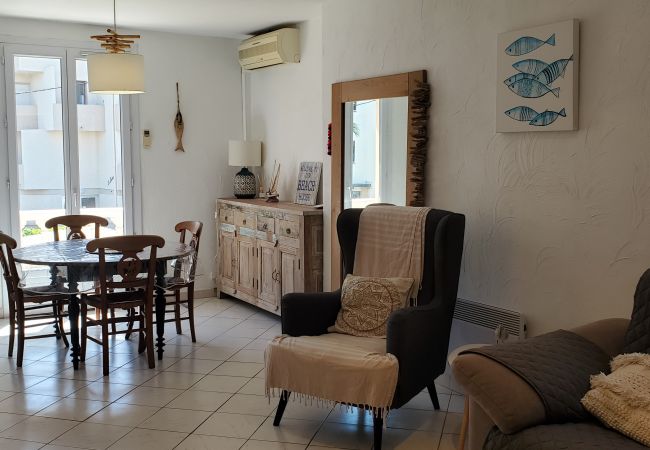 Apartamento en Fréjus - Vista al mar y a 50 m de las playas, apartamento de 3 habitaciones en el 1er piso de una villa, con aire acondicionado y una hermosa terraza para 4 personas privilegiadas
