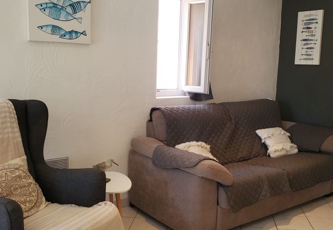 Apartamento en Fréjus - Vista al mar y a 50 m de las playas, apartamento de 3 habitaciones en el 1er piso de una villa, con aire acondicionado y una hermosa terraza para 4 personas privilegiadas Apartamento en Fréjus - Vista al mar y a 50 m de las playas, apartamento de 3 habitaciones en el 1er piso de una villa, con aire acondicionado y una hermosa terraza para 4 personas privilegiadas