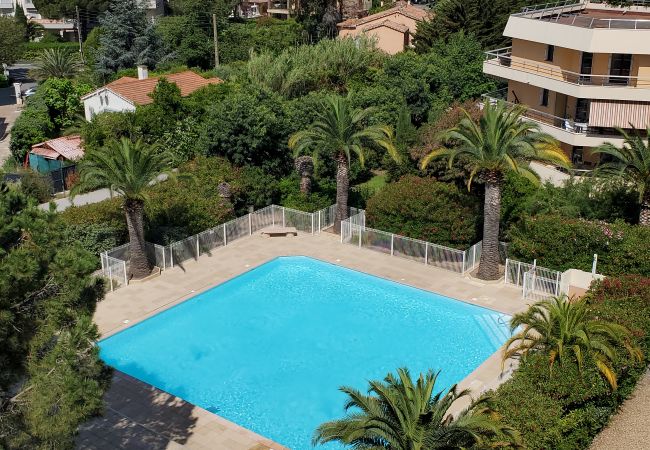 Apartamento en Fréjus - Fréjus Plage, La MIOUGRANO, hermoso apartamento de 3 habitaciones, 5 personas, gran balcón, caja en el sótano, codiciada residencia con piscina
