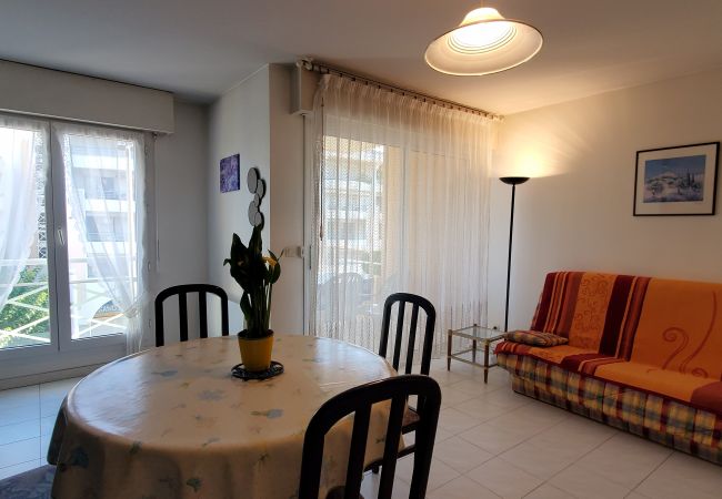 Apartamento en Fréjus - Port Fréjus, Les rives Latines, a 100 m de las playas, 2 habitaciones, 40 m2, capacidad 4/5 personas, balcón con vista al puerto, aire acondicionado, WIFI garaje cerrado