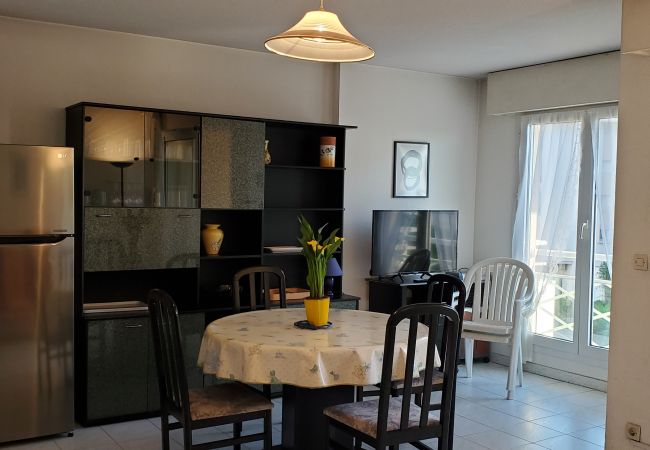 Apartamento en Fréjus - Port Fréjus, Les rives Latines, a 100 m de las playas, 2 habitaciones, 40 m2, capacidad 4/5 personas, balcón con vista al puerto, aire acondicionado, WIFI garaje cerrado