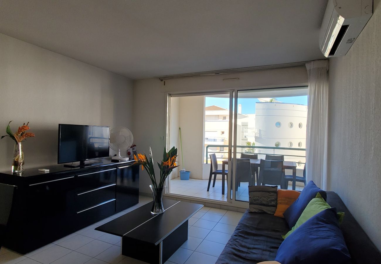 Apartamento en Fréjus - Port-Fréjus, Cesaree Borghèse, 2/3 habitaciones 52m2, 4 camas, piscina, aire acondicionado, aparcamiento, acceso cercano a la playa, gran balcón para una estancia agradable al sol, relax y ocio