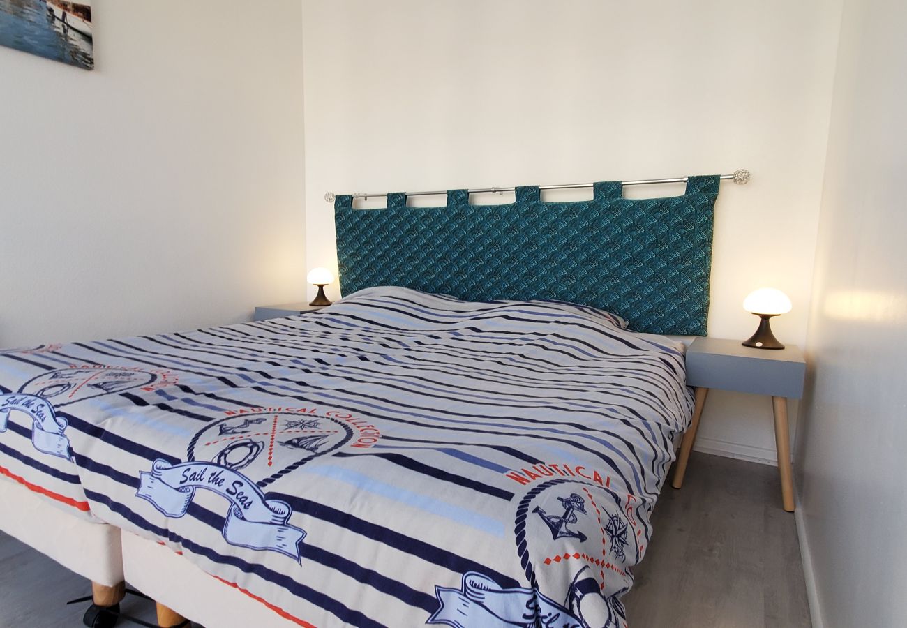 Apartamento en Fréjus - Port-Fréjus, Cesaree Borghèse, 2/3 habitaciones 52m2, 4 camas, piscina, aire acondicionado, aparcamiento, acceso cercano a la playa, gran balcón para una estancia agradable al sol, relax y ocio