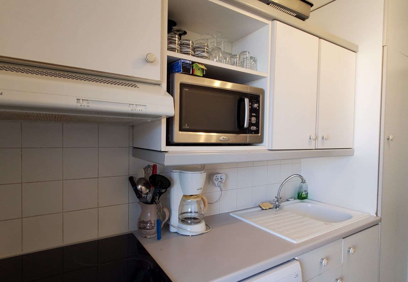 Apartamento en Fréjus - Port-Fréjus, Cesaree Borghèse, 2/3 habitaciones 52m2, 4 camas, piscina, aire acondicionado, aparcamiento, acceso cercano a la playa, gran balcón para una estancia agradable al sol, relax y ocio