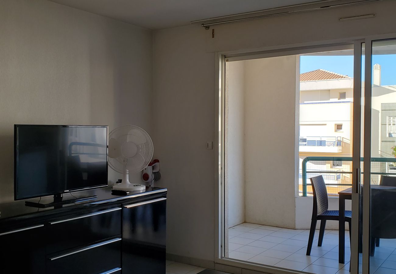 Apartamento en Fréjus - Port-Fréjus, Cesaree Borghèse, 2/3 habitaciones 52m2, 4 camas, piscina, aire acondicionado, aparcamiento, acceso cercano a la playa, gran balcón para una estancia agradable al sol, relax y ocio