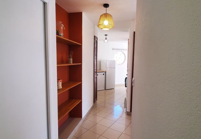 Apartamento en Fréjus - Port-Fréjus, LE NADIR, en los muelles, gran apartamento de 2 habitaciones, 51 m2, 4/5 plazas, aparcamiento, acceso cercano a las playas, balcón, para una estancia agradable al sol, relax y ocio. Apartamento en Fréjus - Port-Fréjus, LE NADIR, en los muelles, gran apartamento de 2 habitaciones, 51 m2, 4/5 plazas, aparcamiento, acceso cercano a las playas, balcón, para una estancia agradable al sol, relax y ocio.