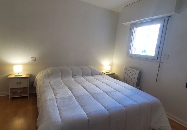 Apartamento en Fréjus - Port-Fréjus, LE NADIR, en los muelles, gran apartamento de 2 habitaciones, 51 m2, 4/5 plazas, aparcamiento, acceso cercano a las playas, balcón, para una estancia agradable al sol, relax y ocio. Apartamento en Fréjus - Port-Fréjus, LE NADIR, en los muelles, gran apartamento de 2 habitaciones, 51 m2, 4/5 plazas, aparcamiento, acceso cercano a las playas, balcón, para una estancia agradable al sol, relax y ocio.