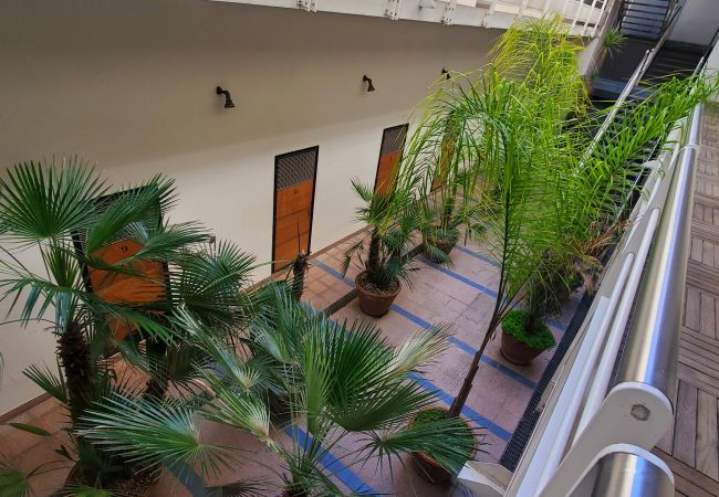 Apartamento en Fréjus - Port-Fréjus, LE NADIR, en los muelles, gran apartamento de 2 habitaciones, 51 m2, 4/5 plazas, aparcamiento, acceso cercano a las playas, balcón, para una estancia agradable al sol, relax y ocio. Apartamento en Fréjus - Port-Fréjus, LE NADIR, en los muelles, gran apartamento de 2 habitaciones, 51 m2, 4/5 plazas, aparcamiento, acceso cercano a las playas, balcón, para una estancia agradable al sol, relax y ocio.