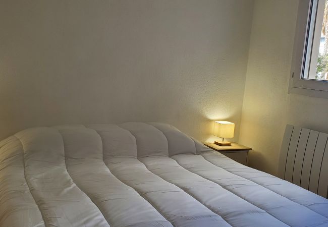 Apartamento en Fréjus - Port-Fréjus, LE NADIR, en los muelles, gran apartamento de 2 habitaciones, 51 m2, 4/5 plazas, aparcamiento, acceso cercano a las playas, balcón, para una estancia agradable al sol, relax y ocio. Apartamento en Fréjus - Port-Fréjus, LE NADIR, en los muelles, gran apartamento de 2 habitaciones, 51 m2, 4/5 plazas, aparcamiento, acceso cercano a las playas, balcón, para una estancia agradable al sol, relax y ocio.