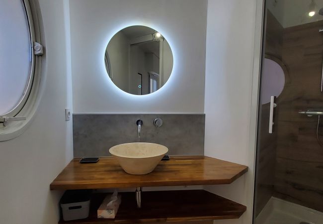 Apartamento en Fréjus - Port-Fréjus, LE NADIR, en los muelles, gran apartamento de 2 habitaciones, 51 m2, 4/5 plazas, aparcamiento, acceso cercano a las playas, balcón, para una estancia agradable al sol, relax y ocio. Apartamento en Fréjus - Port-Fréjus, LE NADIR, en los muelles, gran apartamento de 2 habitaciones, 51 m2, 4/5 plazas, aparcamiento, acceso cercano a las playas, balcón, para una estancia agradable al sol, relax y ocio.