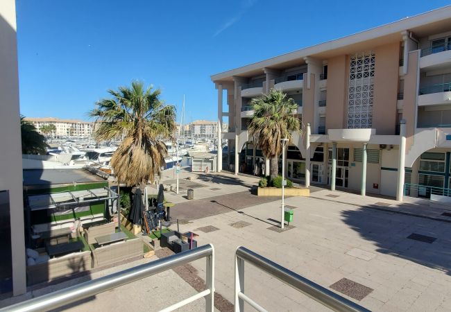 Apartamento en Fréjus - Port-Fréjus, LE NADIR, en los muelles, gran apartamento de 2 habitaciones, 51 m2, 4/5 plazas, aparcamiento, acceso cercano a las playas, balcón, para una estancia agradable al sol, relax y ocio. Apartamento en Fréjus - Port-Fréjus, LE NADIR, en los muelles, gran apartamento de 2 habitaciones, 51 m2, 4/5 plazas, aparcamiento, acceso cercano a las playas, balcón, para una estancia agradable al sol, relax y ocio.