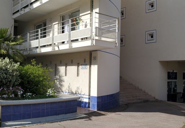 Apartamento en Fréjus - Port-Fréjus, LE NADIR, en los muelles, gran apartamento de 2 habitaciones, 51 m2, 4/5 plazas, aparcamiento, acceso cercano a las playas, balcón, para una estancia agradable al sol, relax y ocio. Apartamento en Fréjus - Port-Fréjus, LE NADIR, en los muelles, gran apartamento de 2 habitaciones, 51 m2, 4/5 plazas, aparcamiento, acceso cercano a las playas, balcón, para una estancia agradable al sol, relax y ocio.