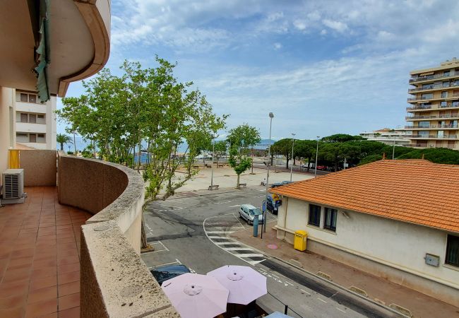 Apartamento en Fréjus - Fréjus-Plage, 110m2, 3 habitaciones, 6 personas, frente al mar, aire acondicionado y garaje doble Apartamento en Fréjus - Fréjus-Plage, 110m2, 3 habitaciones, 6 personas, frente al mar, aire acondicionado y garaje doble