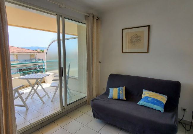 Apartamento en Fréjus - Port-Fréjus, Le Cesarée, a 100 m de las playas, T2, 30 m2, 4 personas, aire acondicionado, piscina, aparcamiento privado Apartamento en Fréjus - Port-Fréjus, Le Cesarée, a 100 m de las playas, T2, 30 m2, 4 personas, aire acondicionado, piscina, aparcamiento privado