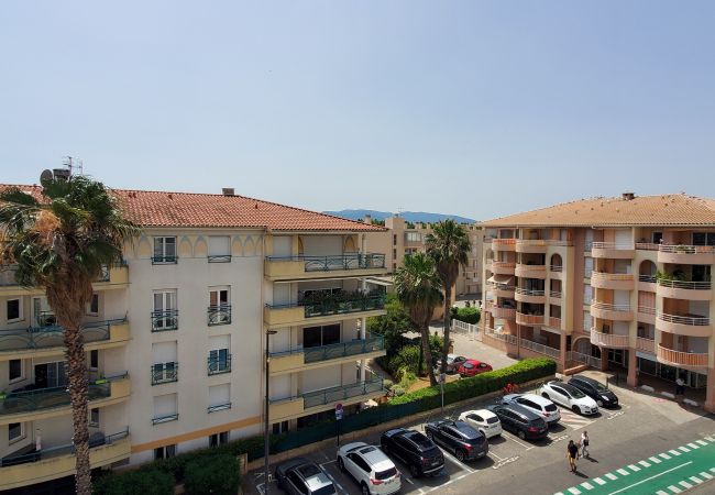 Apartamento en Fréjus - Port-Fréjus, Le Cesarée, a 100 m de las playas, T2, 30 m2, 4 personas, aire acondicionado, piscina, aparcamiento privado Apartamento en Fréjus - Port-Fréjus, Le Cesarée, a 100 m de las playas, T2, 30 m2, 4 personas, aire acondicionado, piscina, aparcamiento privado