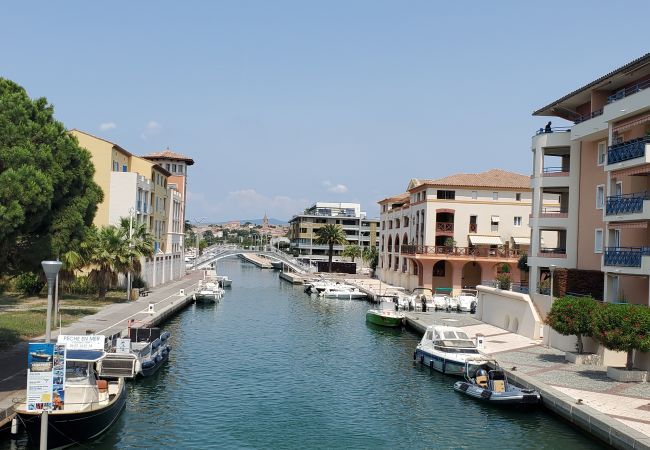 Apartamento en Fréjus - Port-Fréjus, Le Cesarée, a 100 m de las playas, T2, 30 m2, 4 personas, aire acondicionado, piscina, aparcamiento privado Apartamento en Fréjus - Port-Fréjus, Le Cesarée, a 100 m de las playas, T2, 30 m2, 4 personas, aire acondicionado, piscina, aparcamiento privado