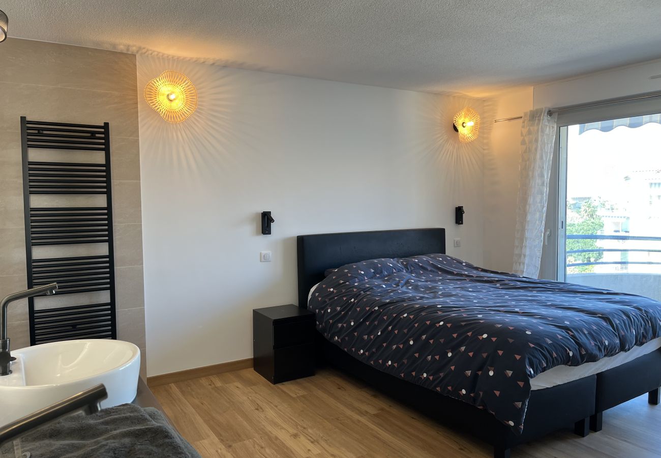 Apartamento en Fréjus - PORT FREJUS, Rara casa de alquiler último piso, aire acondicionado, estado nuevo, muy buenas prestaciones, para 8 personas, garaje cerrado