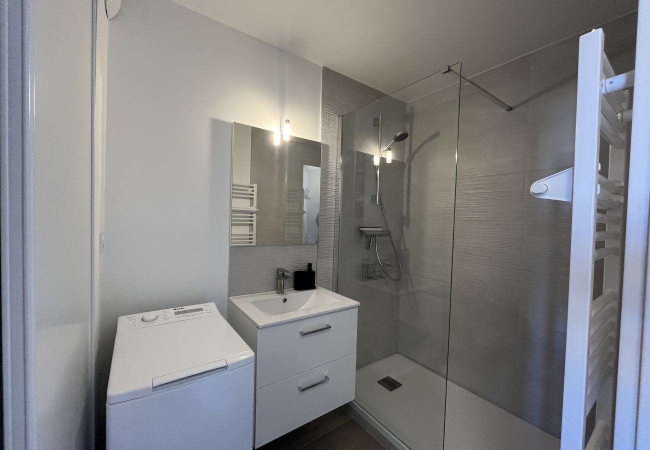 Apartamento en Fréjus - Fréjus Plage, T3, 6 personas, aire acondicionado, WIFI, piscina, aparcamiento, 5 minutos a pie de la playa