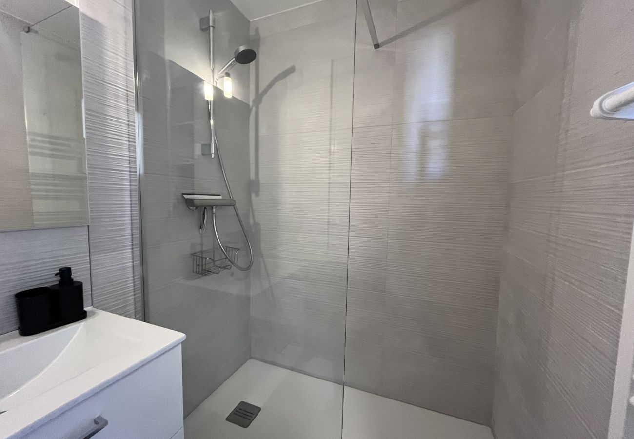 Apartamento en Fréjus - Fréjus Plage, T3, 6 personas, aire acondicionado, WIFI, piscina, aparcamiento, 5 minutos a pie de la playa