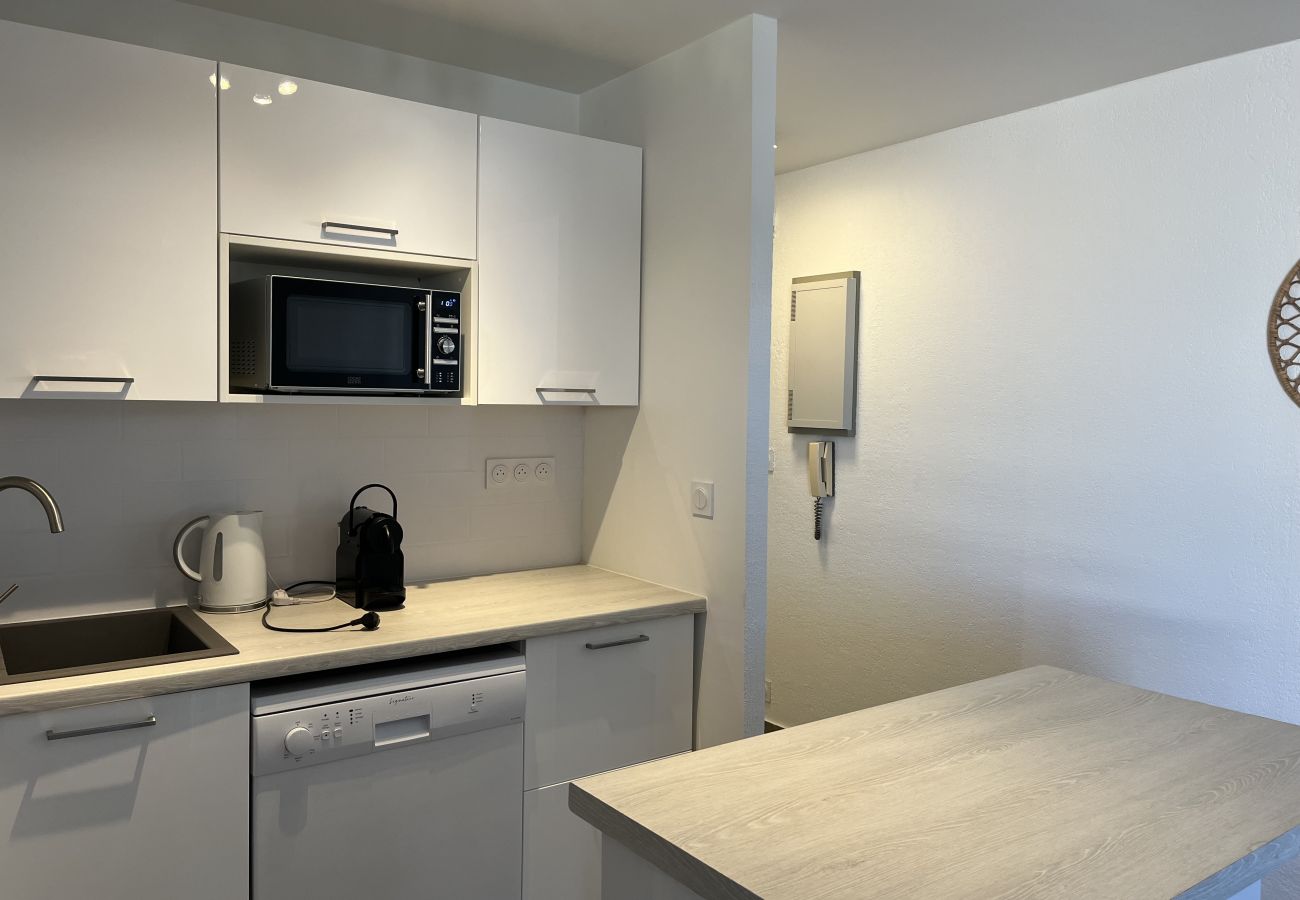 Apartamento en Fréjus - Fréjus Plage, T3, 6 personas, aire acondicionado, WIFI, piscina, aparcamiento, 5 minutos a pie de la playa