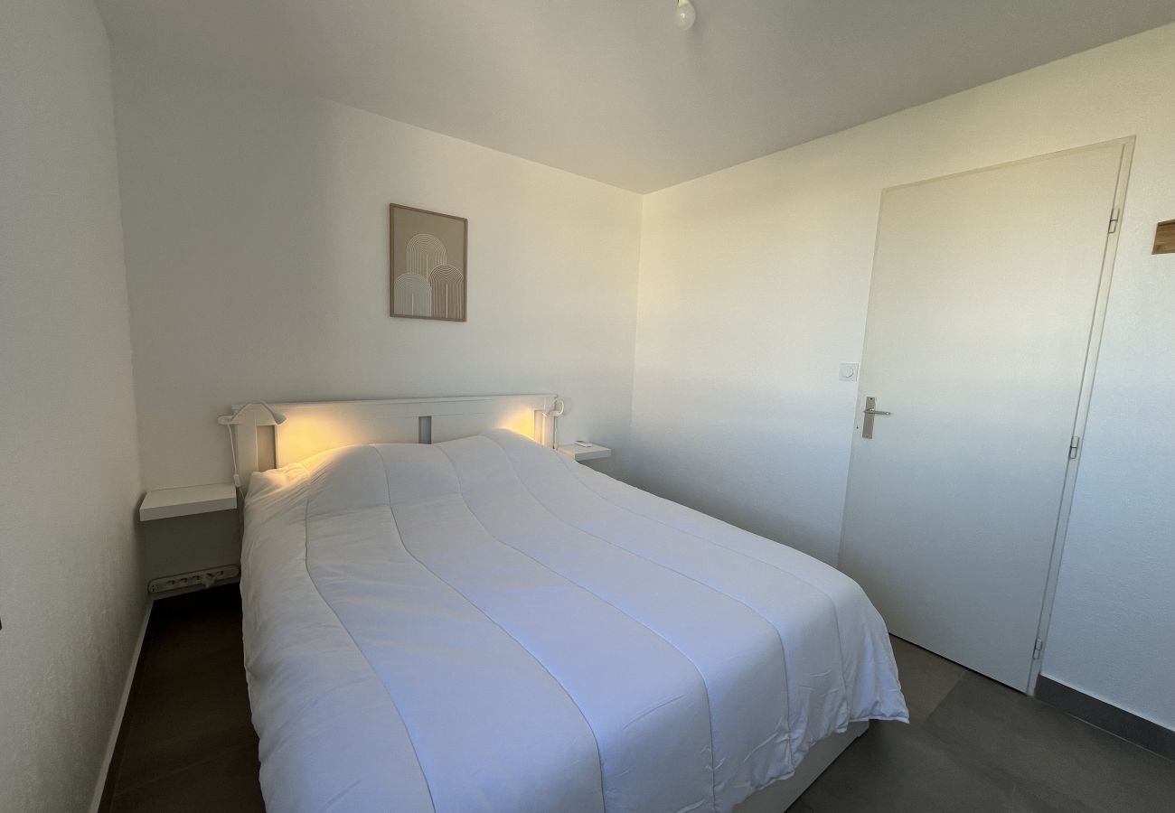 Apartamento en Fréjus - Fréjus Plage, T3, 6 personas, aire acondicionado, WIFI, piscina, aparcamiento, 5 minutos a pie de la playa