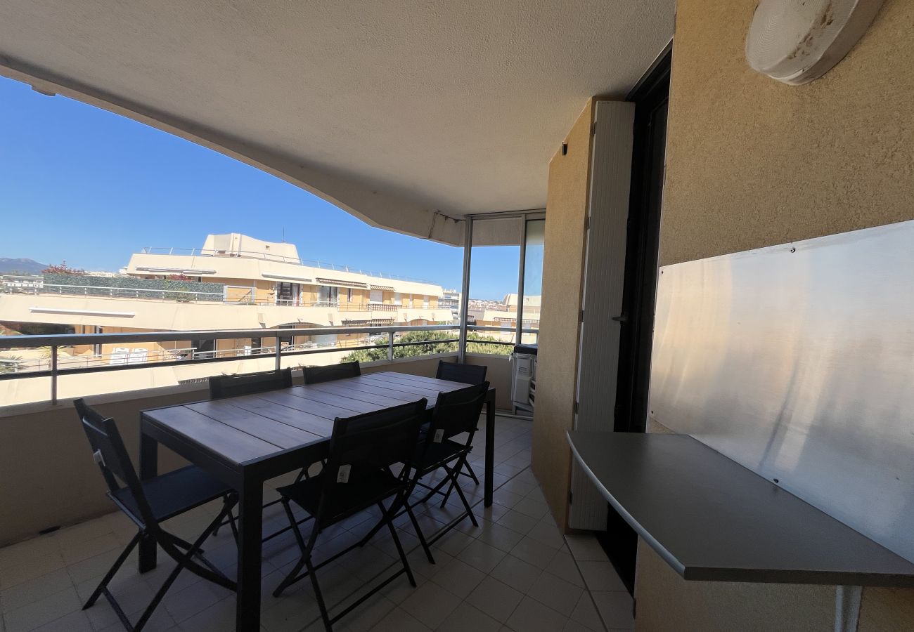 Apartamento en Fréjus - Fréjus Plage, T3, 6 personas, aire acondicionado, WIFI, piscina, aparcamiento, 5 minutos a pie de la playa