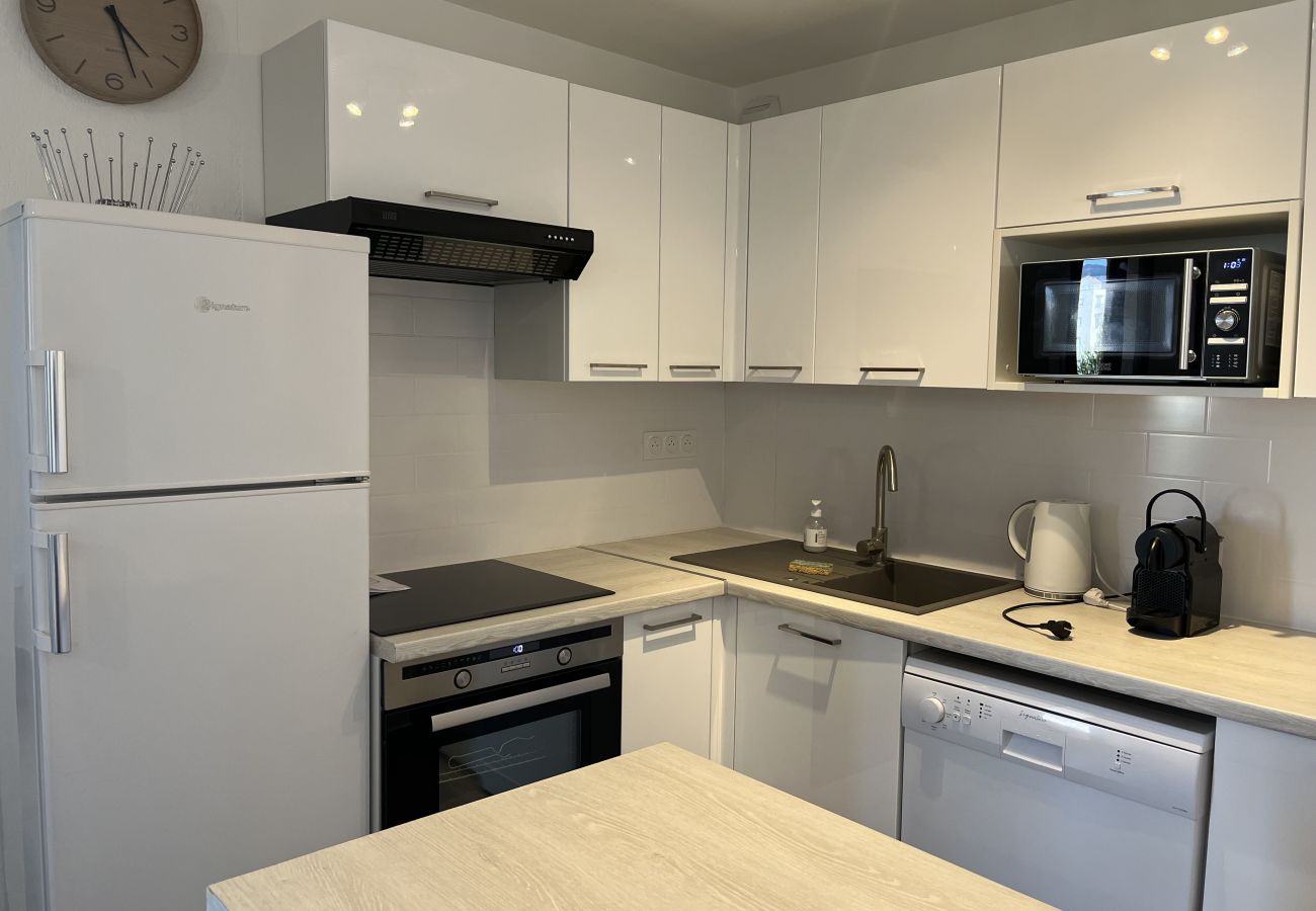 Apartamento en Fréjus - Fréjus Plage, T3, 6 personas, aire acondicionado, WIFI, piscina, aparcamiento, 5 minutos a pie de la playa