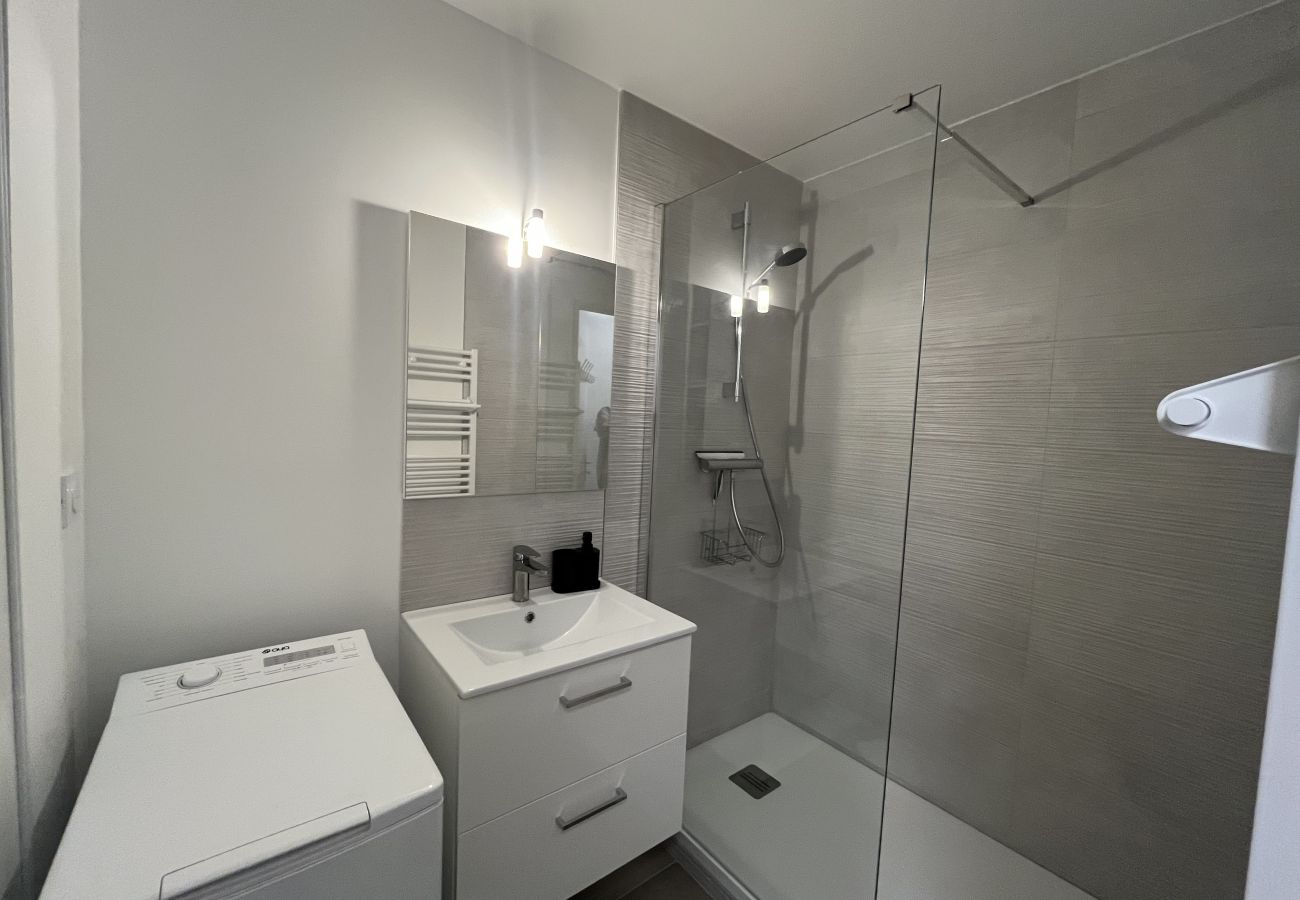 Apartamento en Fréjus - Fréjus Plage, T3, 6 personas, aire acondicionado, WIFI, piscina, aparcamiento, 5 minutos a pie de la playa