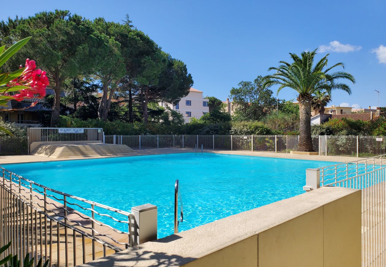Apartamento en Fréjus - Fréjus Plage, T3, 6 personas, aire acondicionado, WIFI, piscina, aparcamiento, 5 minutos a pie de la playa
