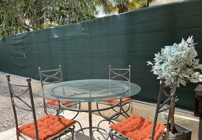 Estudio en Fréjus - Port-Fréjus, a 400 m de las playas, acogedor estudio de 28m2, aire acondicionado, terraza, aparcamiento privado, ideal para 2 personas. Estudio en Fréjus - Port-Fréjus, a 400 m de las playas, acogedor estudio de 28m2, aire acondicionado, terraza, aparcamiento privado, ideal para 2 personas.