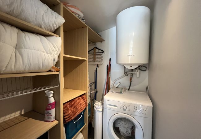 Estudio en Fréjus - Port-Fréjus, a 400 m de las playas, acogedor estudio de 28m2, aire acondicionado, terraza, aparcamiento privado, ideal para 2 personas. Estudio en Fréjus - Port-Fréjus, a 400 m de las playas, acogedor estudio de 28m2, aire acondicionado, terraza, aparcamiento privado, ideal para 2 personas.