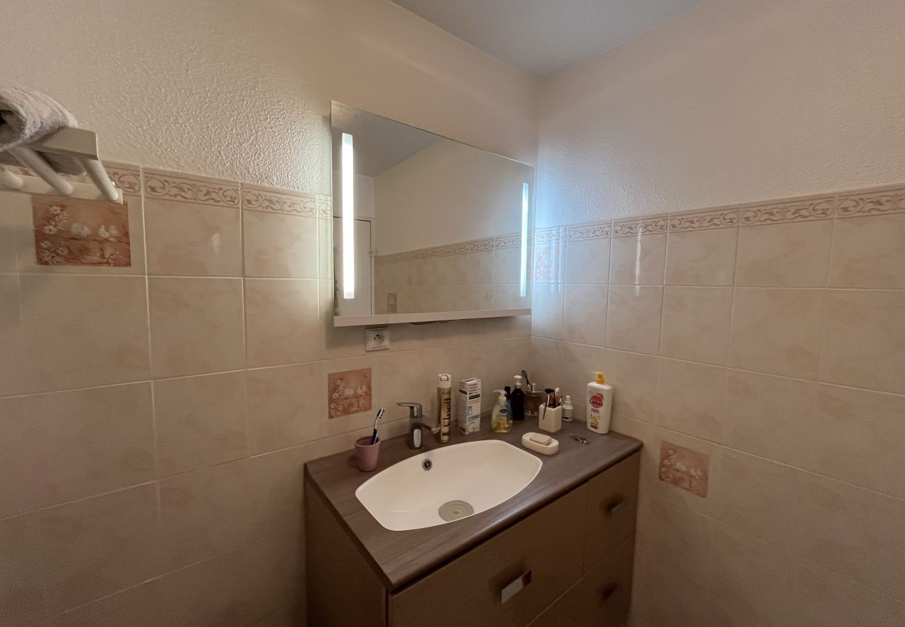 Apartamento en Saint Raphael - Saint-Raphael, cerca de la estación TGV, tiendas, Vieux-Port y playa, gran T2 50m2, 4 personas, muy bien equipado y aparcamiento