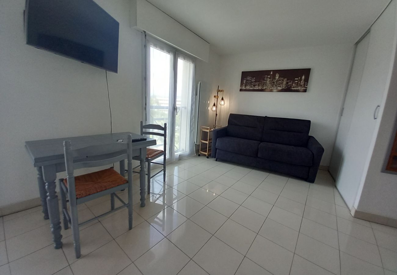 Estudio en Fréjus - Port Fréjus, bonito estudio de cabina bien equipada y reciente, 25 m², 4 camas, aire acondicionado, 400 metros de las playas de Fréjus, WiFi y netflix incluido
