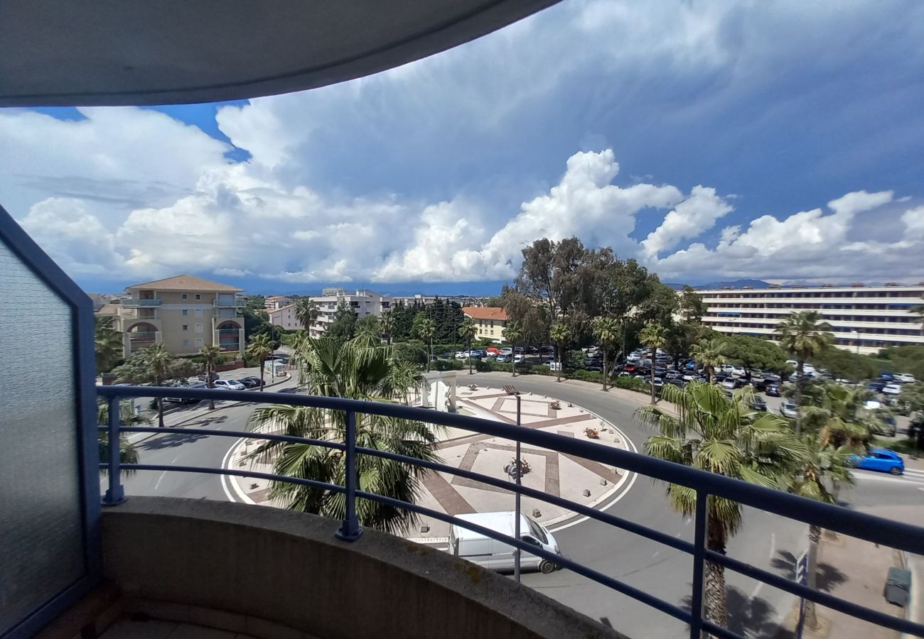 Estudio en Fréjus - Port Fréjus, bonito estudio de cabina bien equipada y reciente, 25 m², 4 camas, aire acondicionado, 400 metros de las playas de Fréjus, WiFi y netflix incluido