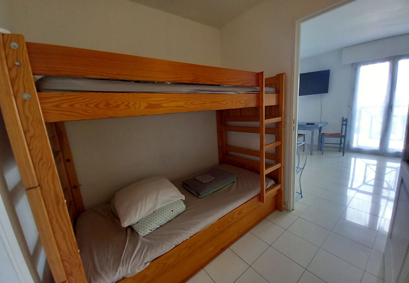 Estudio en Fréjus - Port Fréjus, bonito estudio de cabina bien equipada y reciente, 25 m², 4 camas, aire acondicionado, 400 metros de las playas de Fréjus, WiFi y netflix incluido