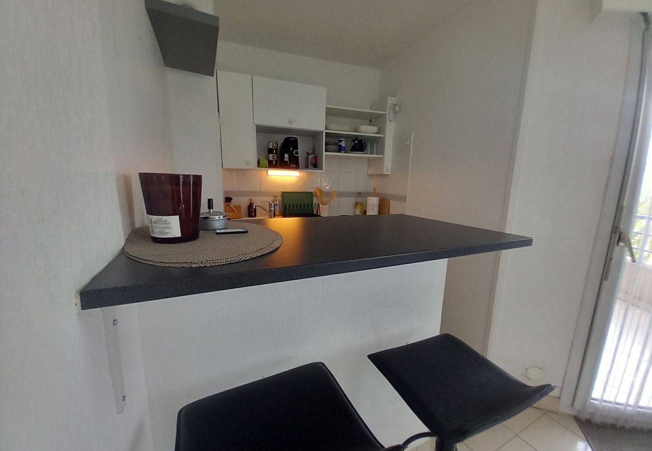Estudio en Fréjus - Port Fréjus, bonito estudio de cabina bien equipada y reciente, 25 m², 4 camas, aire acondicionado, 400 metros de las playas de Fréjus, WiFi y netflix incluido