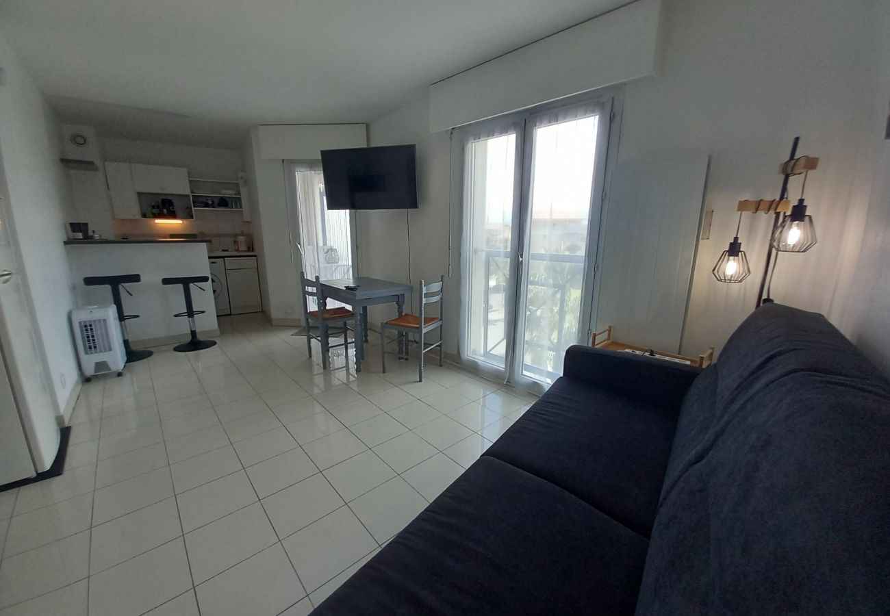 Estudio en Fréjus - Port Fréjus, bonito estudio de cabina bien equipada y reciente, 25 m², 4 camas, aire acondicionado, 400 metros de las playas de Fréjus, WiFi y netflix incluido