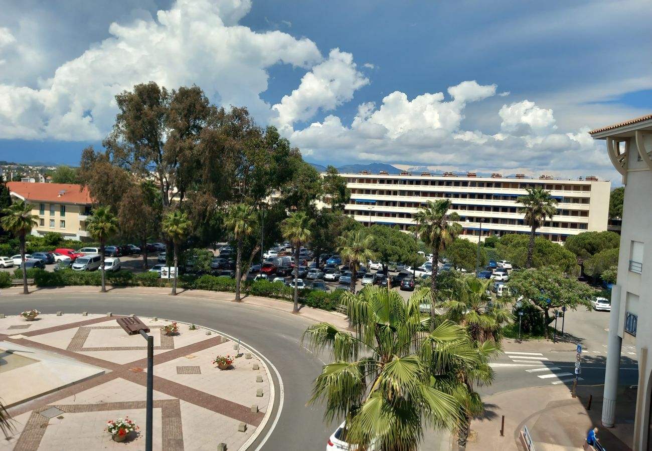 Estudio en Fréjus - Port Fréjus, bonito estudio de cabina bien equipada y reciente, 25 m², 4 camas, aire acondicionado, 400 metros de las playas de Fréjus, WiFi y netflix incluido