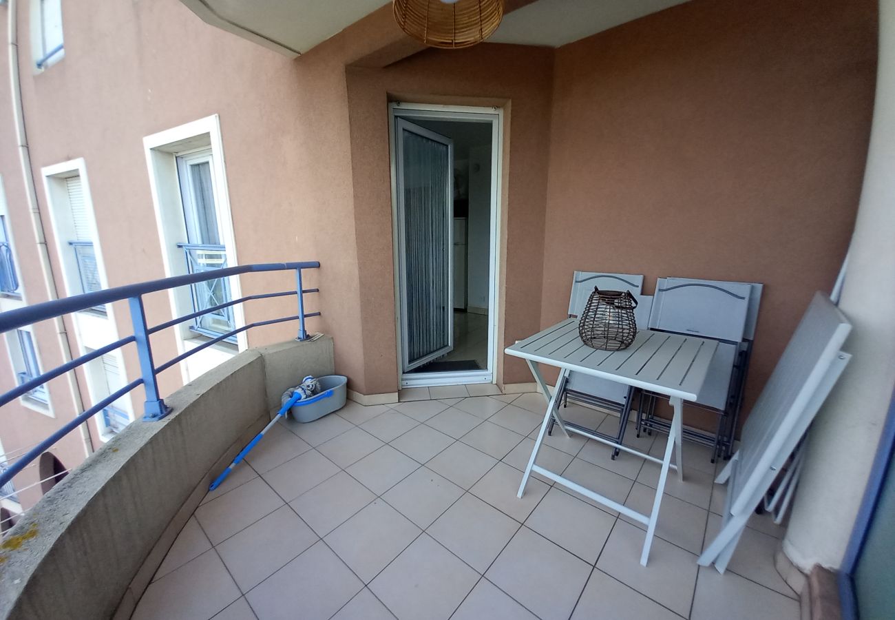 Estudio en Fréjus - Port Fréjus, bonito estudio de cabina bien equipada y reciente, 25 m², 4 camas, aire acondicionado, 400 metros de las playas de Fréjus, WiFi y netflix incluido