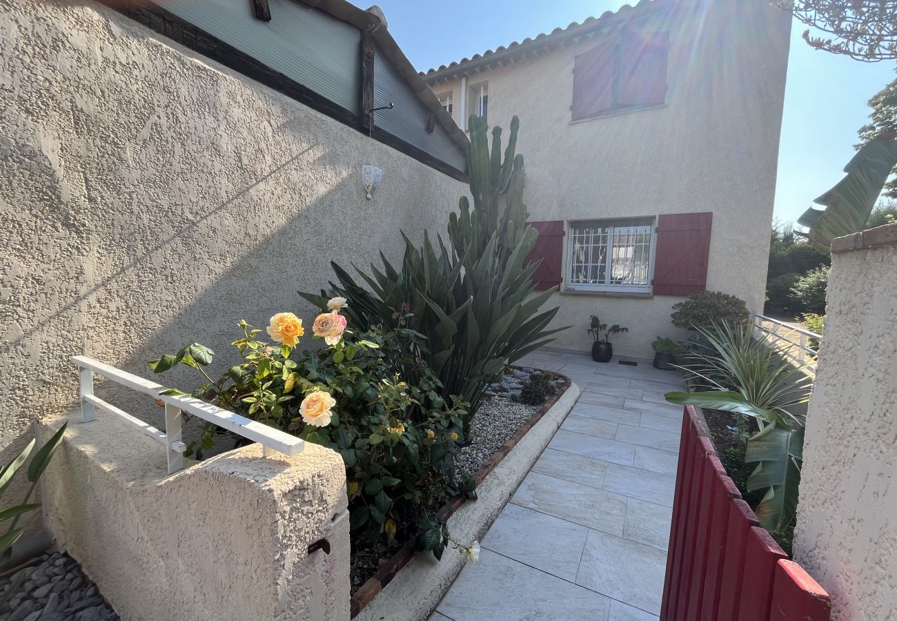 Villa en Fréjus - Fréjus a menos de 3 km de las playas, Casa para 6 personas, 3 habitaciones, aire acondicionado, wifi, parking