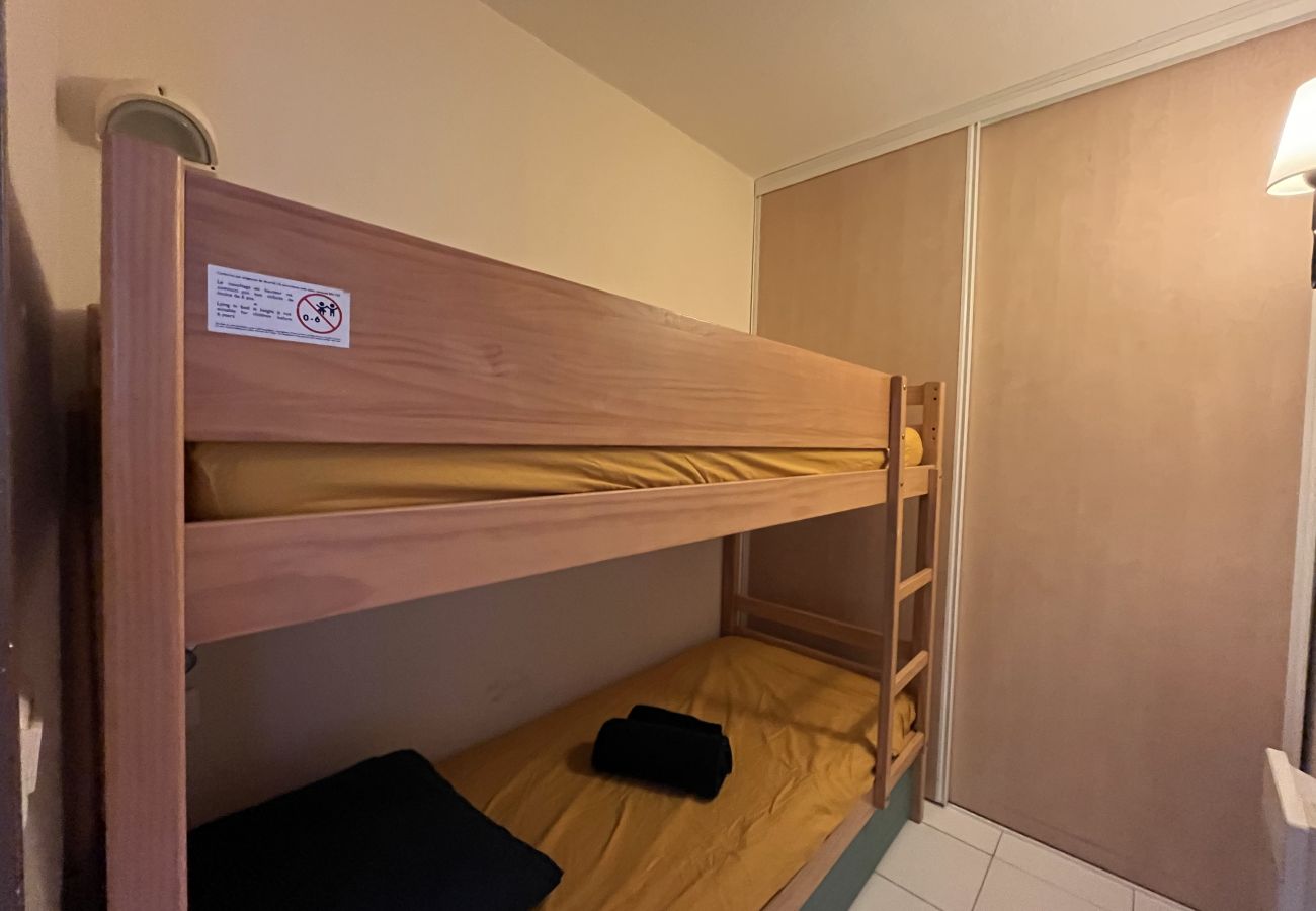 Apartamento en Fréjus - Cap Hermès, magníficas vistas al mar, acceso a la piscina para este alojamiento, 4 personas, aire acondicionado, aparcamiento privado, acceso directo a las playas.