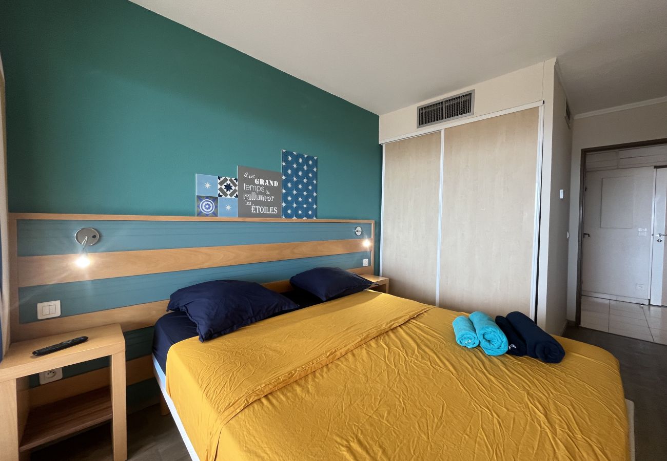 Apartamento en Fréjus - Cap Hermès, magníficas vistas al mar, acceso a la piscina para este alojamiento, 4 personas, aire acondicionado, aparcamiento privado, acceso directo a las playas.