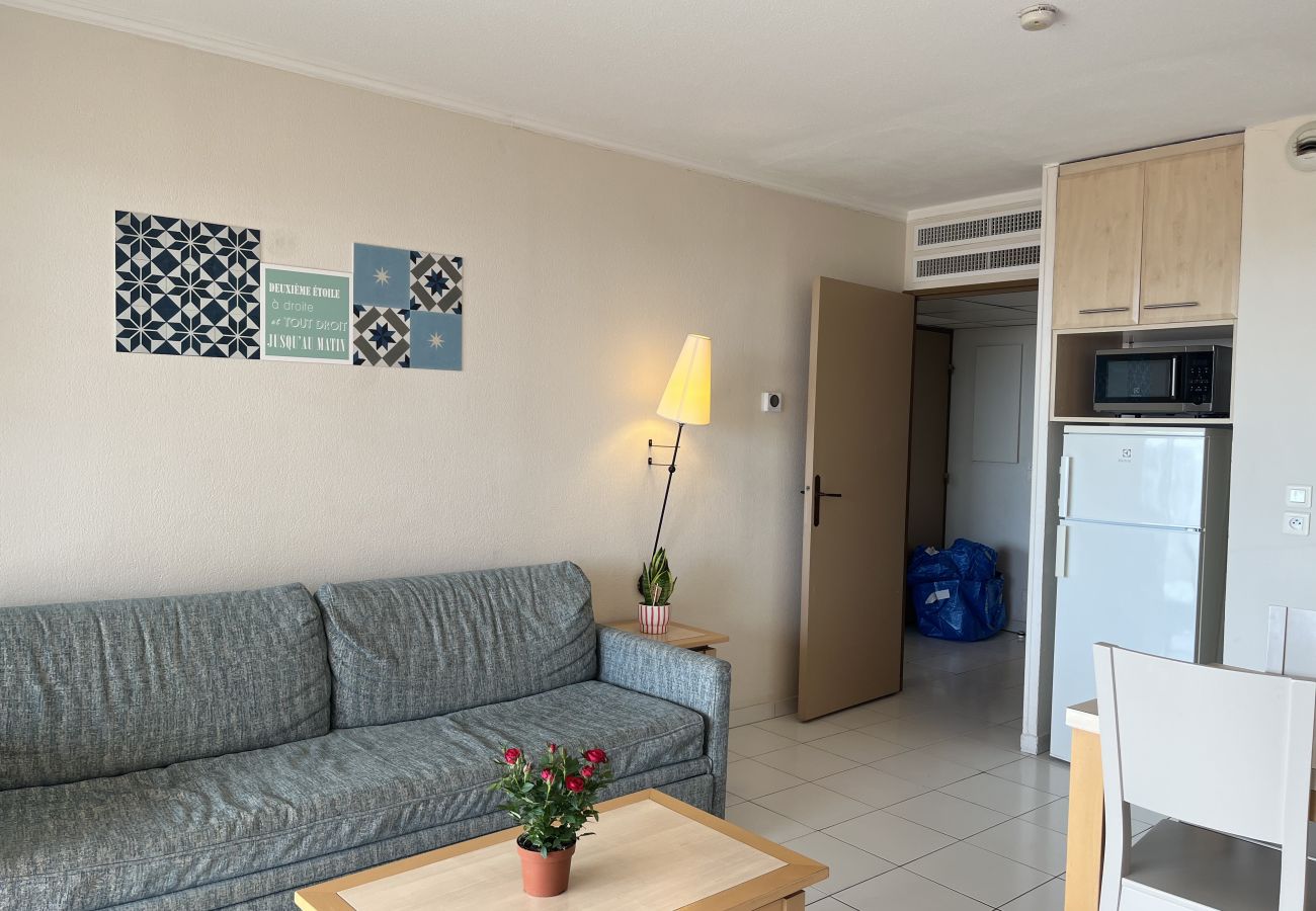 Apartamento en Fréjus - Cap Hermès, magníficas vistas al mar, acceso a la piscina para este alojamiento, 4 personas, aire acondicionado, aparcamiento privado, acceso directo a las playas.