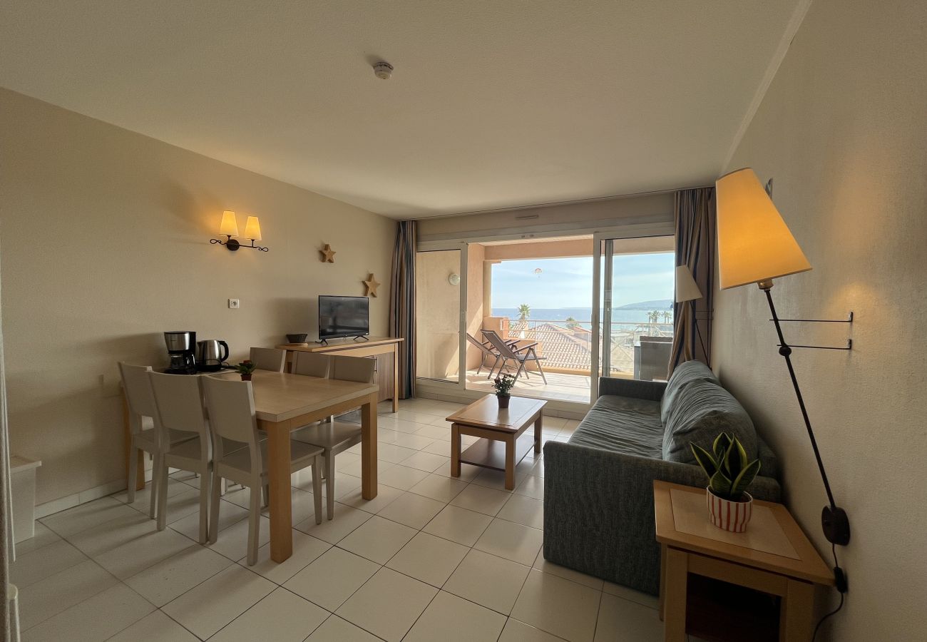 Apartamento en Fréjus - Cap Hermès, magníficas vistas al mar, acceso a la piscina para este alojamiento, 4 personas, aire acondicionado, aparcamiento privado, acceso directo a las playas.