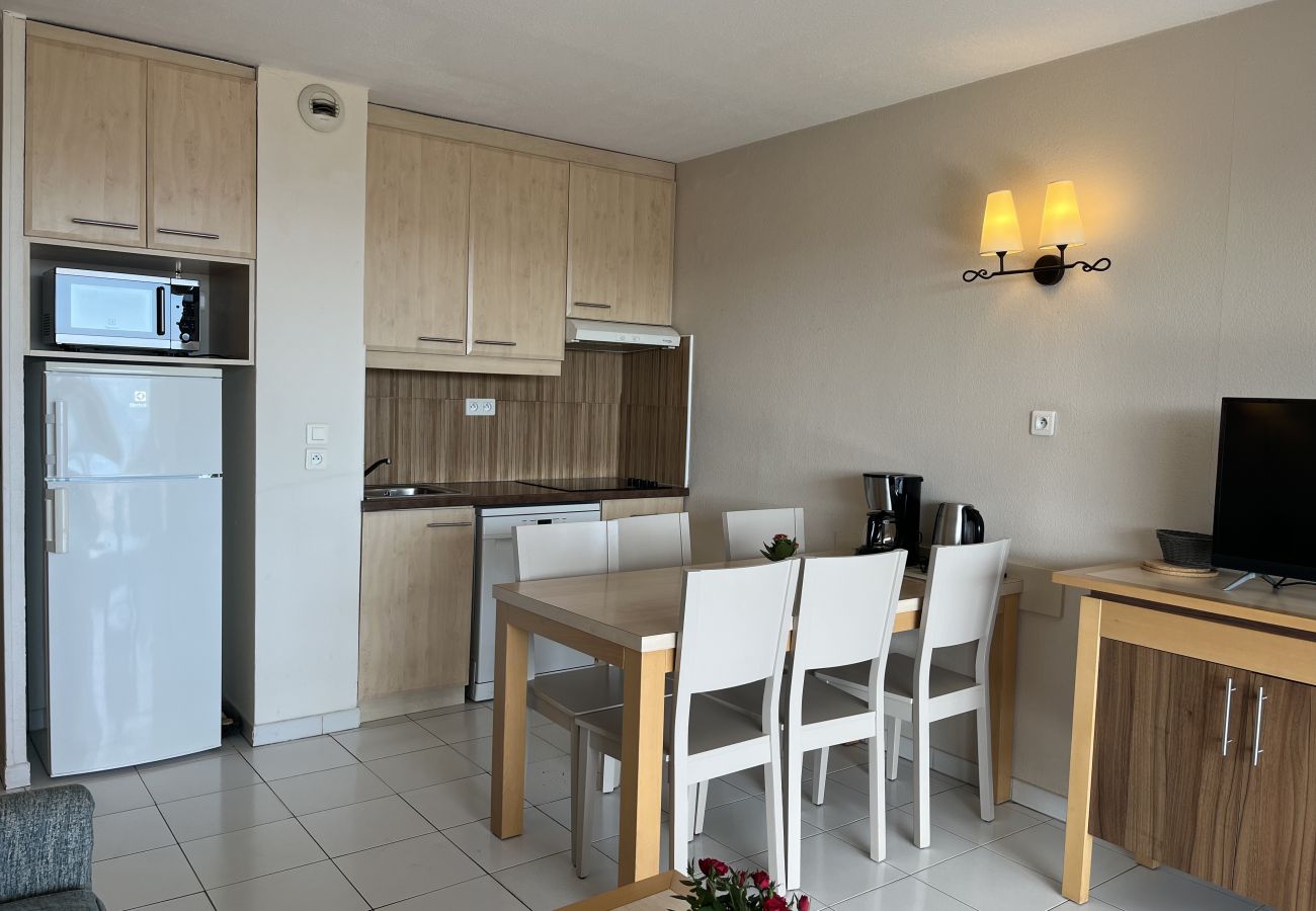 Apartamento en Fréjus - Cap Hermès, magníficas vistas al mar, acceso a la piscina para este alojamiento, 4 personas, aire acondicionado, aparcamiento privado, acceso directo a las playas.