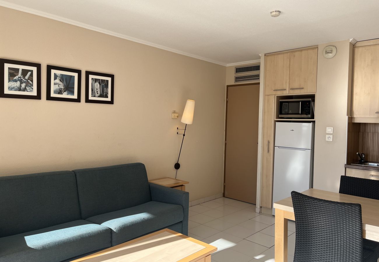 Apartamento en Fréjus - Apartamento Cap Hermès 312, de 2/3 dormitorios con vistas al mar, para 4 adultos y 2 niños, aire acondicionado, aparcamiento, piscina y acceso directo a la playa.
