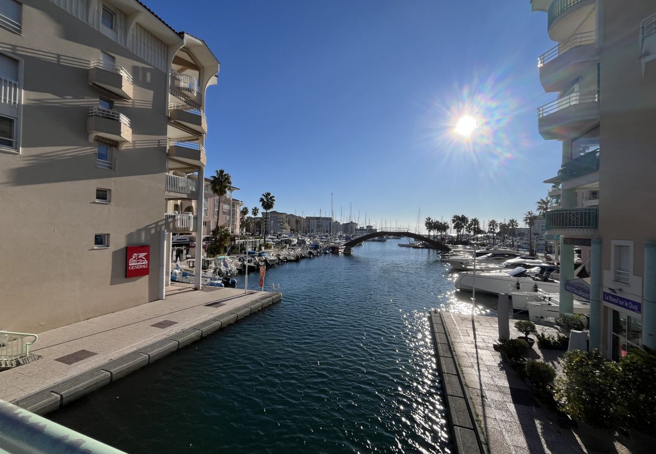 Apartamento en Fréjus - Port Fréjus LE NAUTICA, apartamento de 2/3 habitaciones, 5 plazas, cerca de playas y servicios, amplio balcón, aire acondicionado, wifi y garaje.